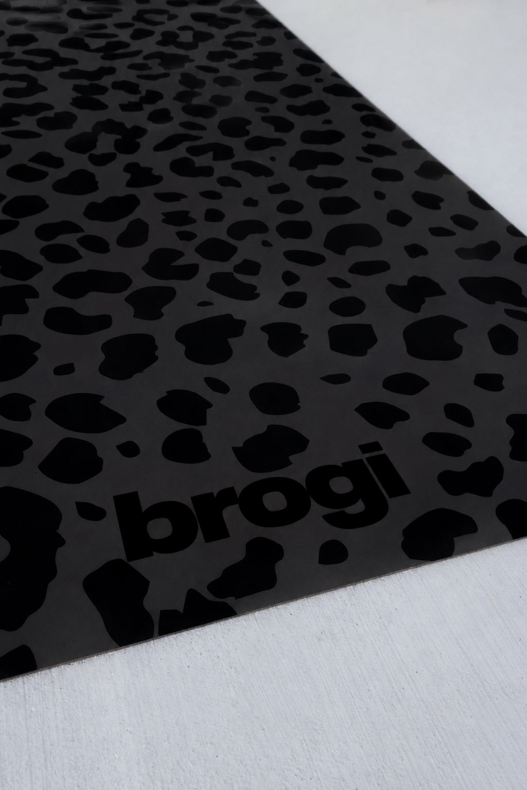 Tonal Black Cheetah Yoga Mat - Brogi Yoga
