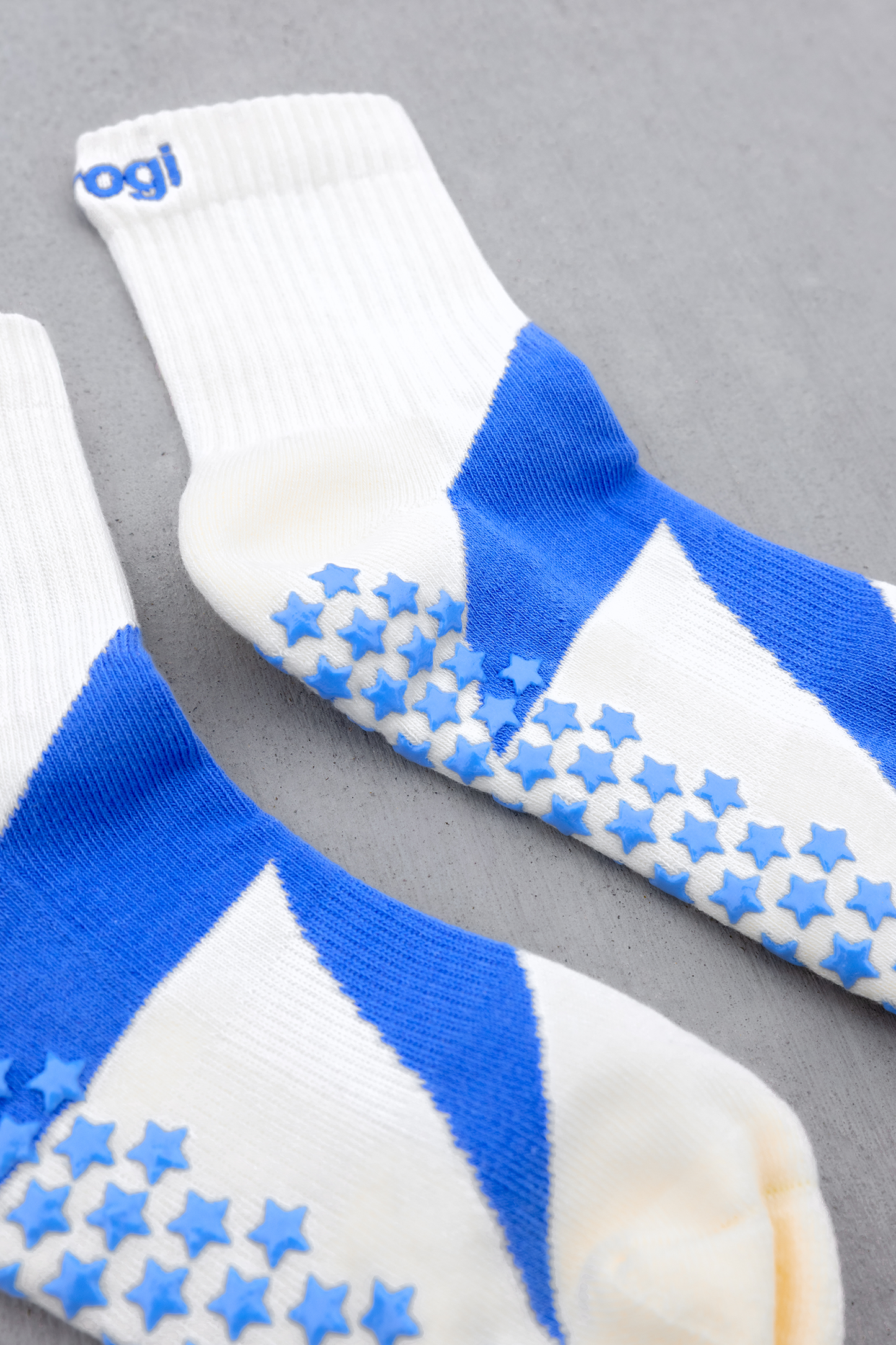 Lightning Grip Socks - Blue M/L - Brogi Yoga